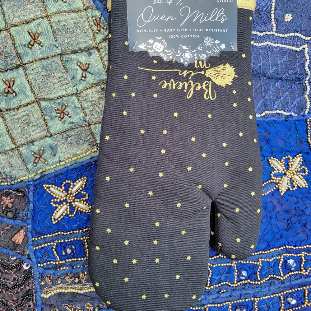2 believe in Magic witchy oven mitts